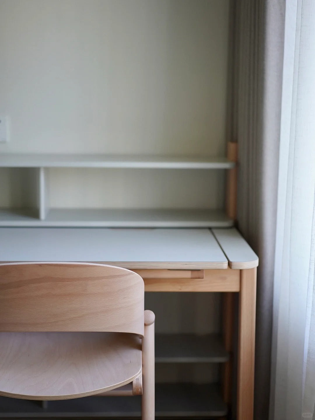 Pupupula No. 1 Study Desk