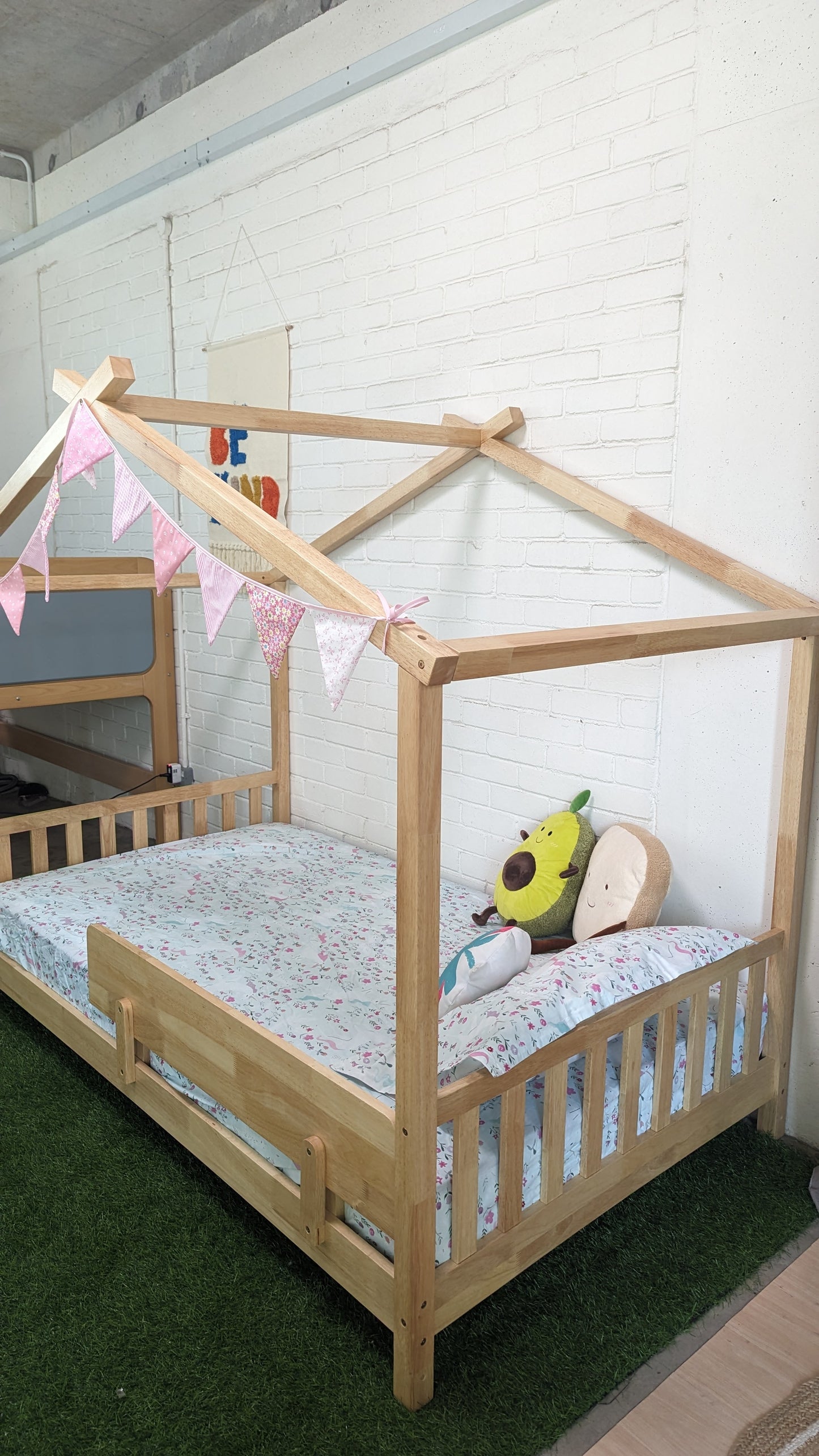 Neo Cottage Super Single Bed