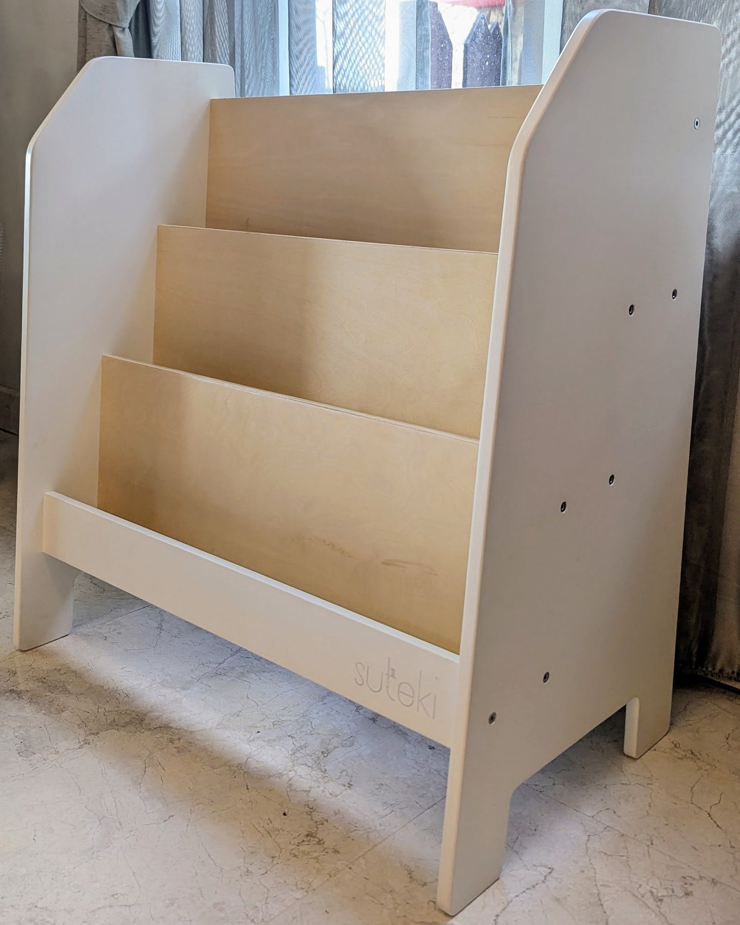 Bukku Montessori Front Facing Bookshelf