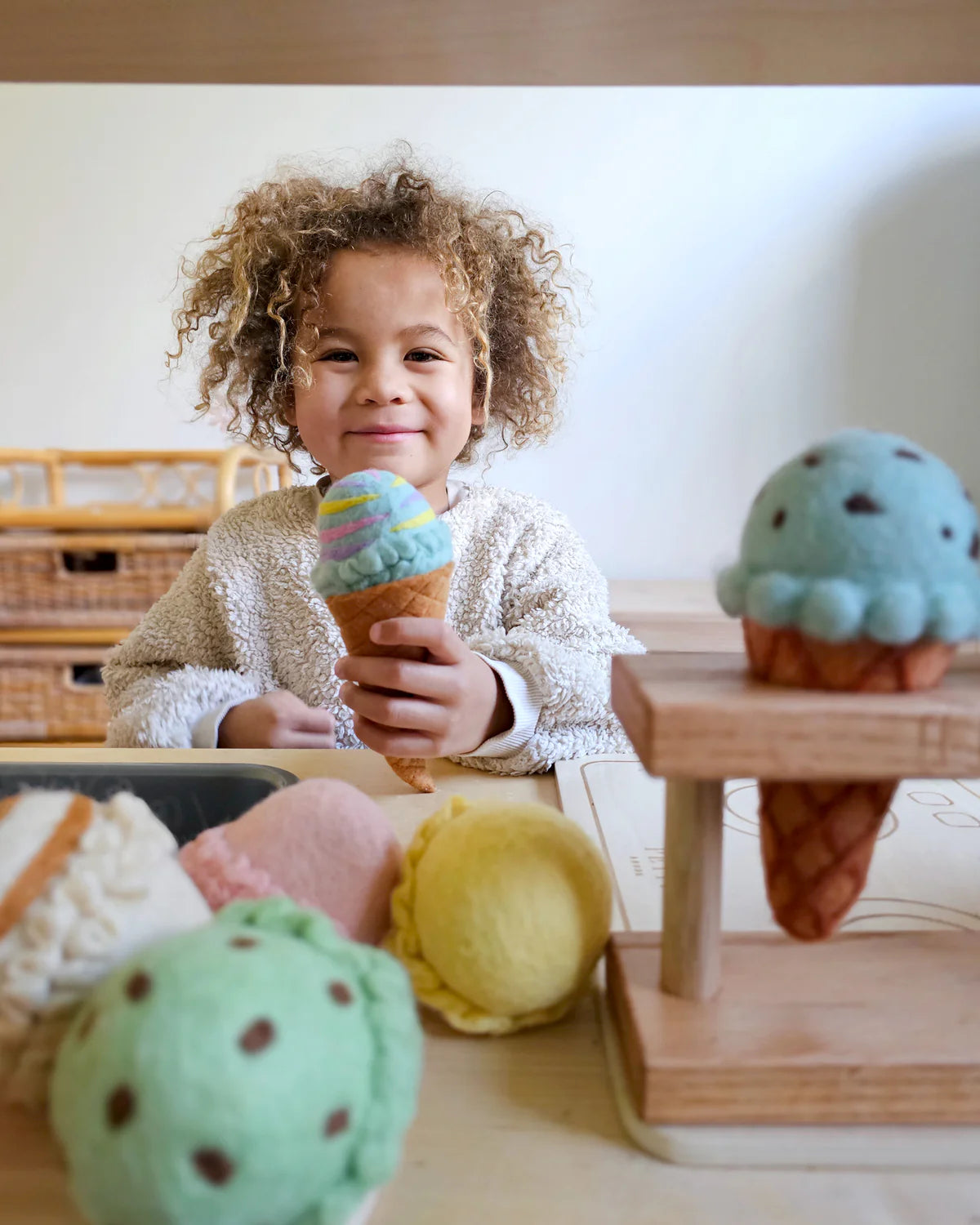 Tara Treasures Felt Ice Cream Set - Waffle Cones and 9 Ice Cream Scoops