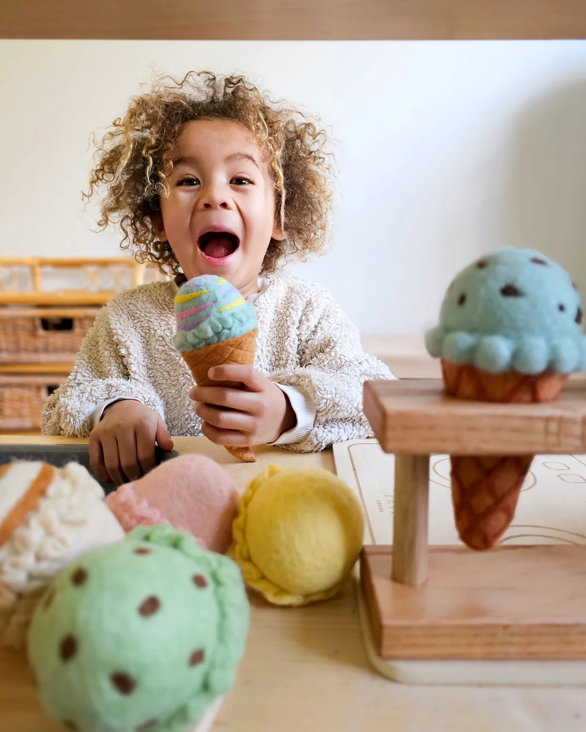 Tara Treasures Felt Ice Cream Set - Waffle Cones and 9 Ice Cream Scoops