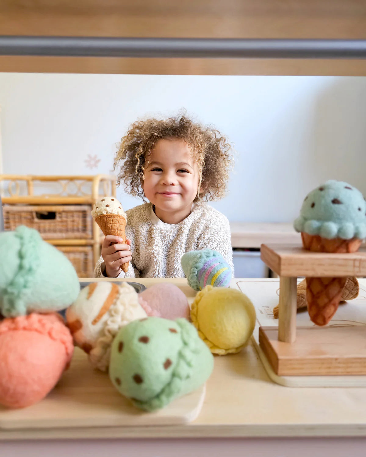Tara Treasures Felt Ice Cream Set - Waffle Cones and 9 Ice Cream Scoops