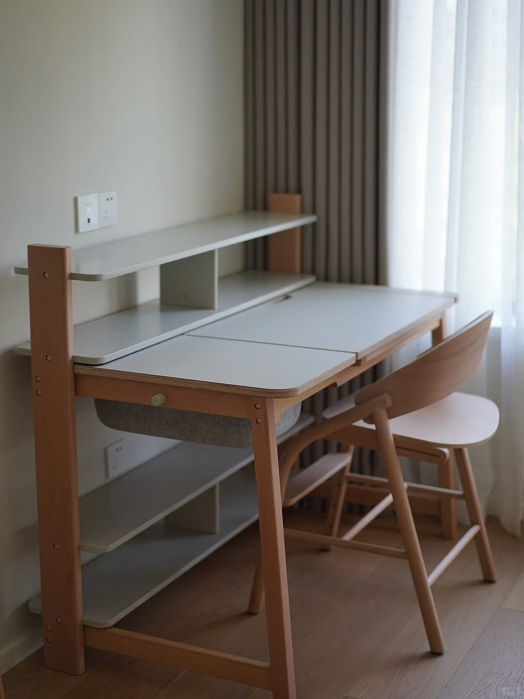 Pupupula No. 1 Study Desk