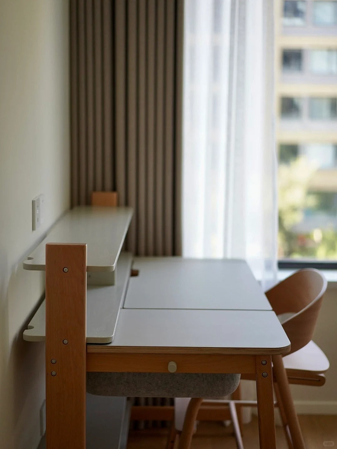 Pupupula No. 1 Study Desk