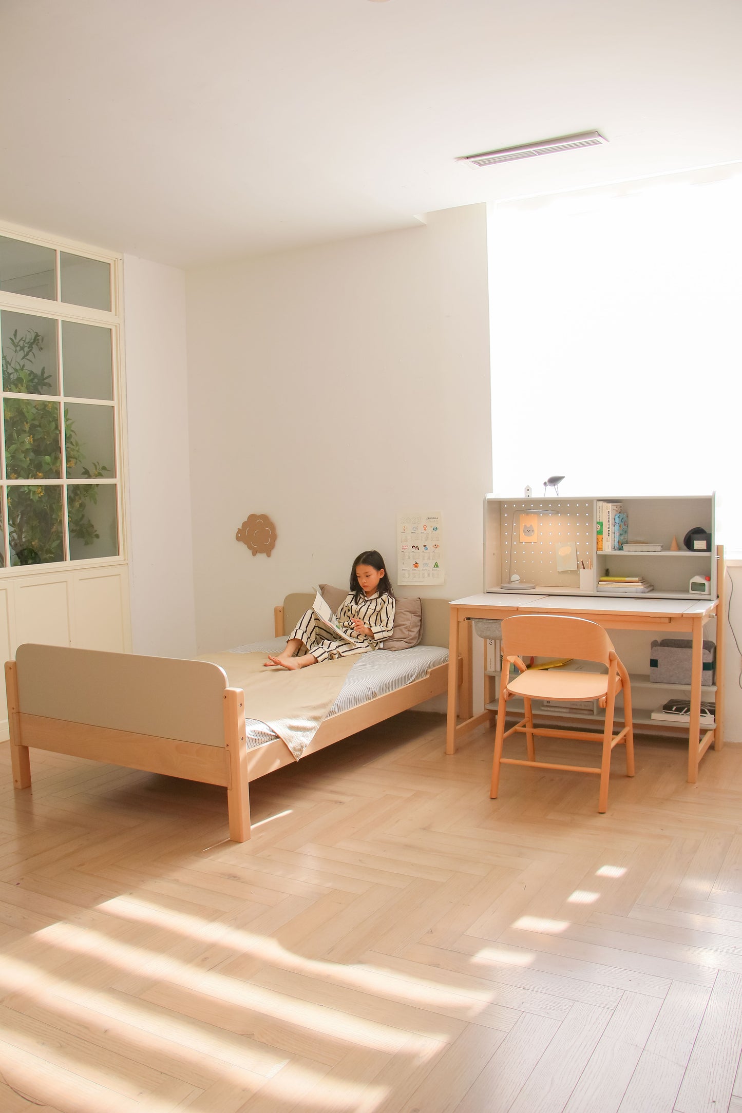 Pupupula No. 1 Study Desk