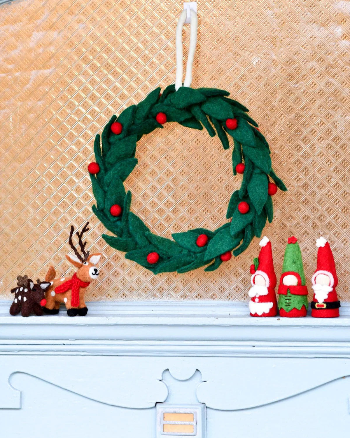 Tara Treasures Felt Christmas Wreath with Red Berries