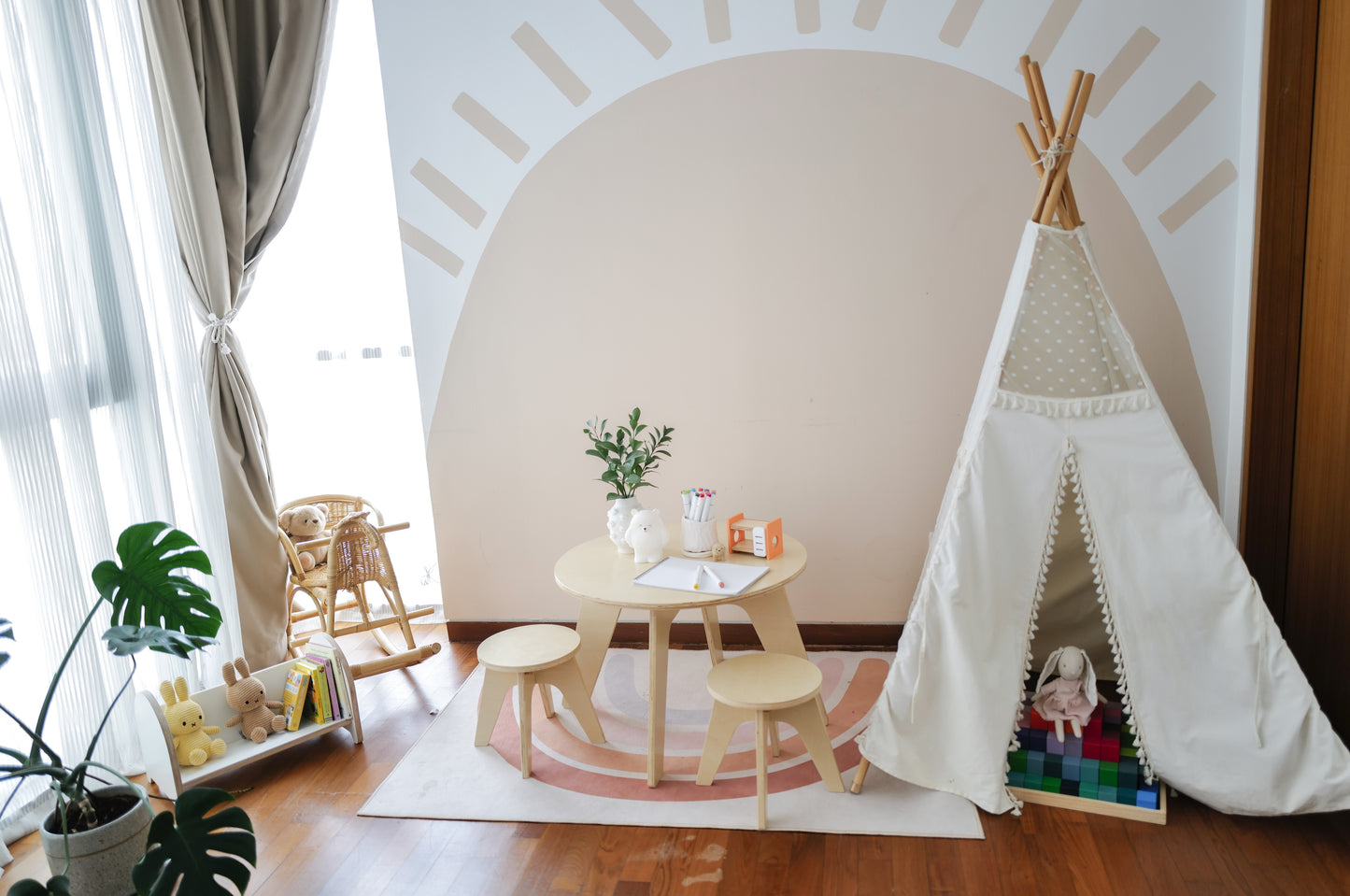 The Emma Table and Stools *AS-IS SALES*